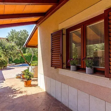 Cadetta Villa *
